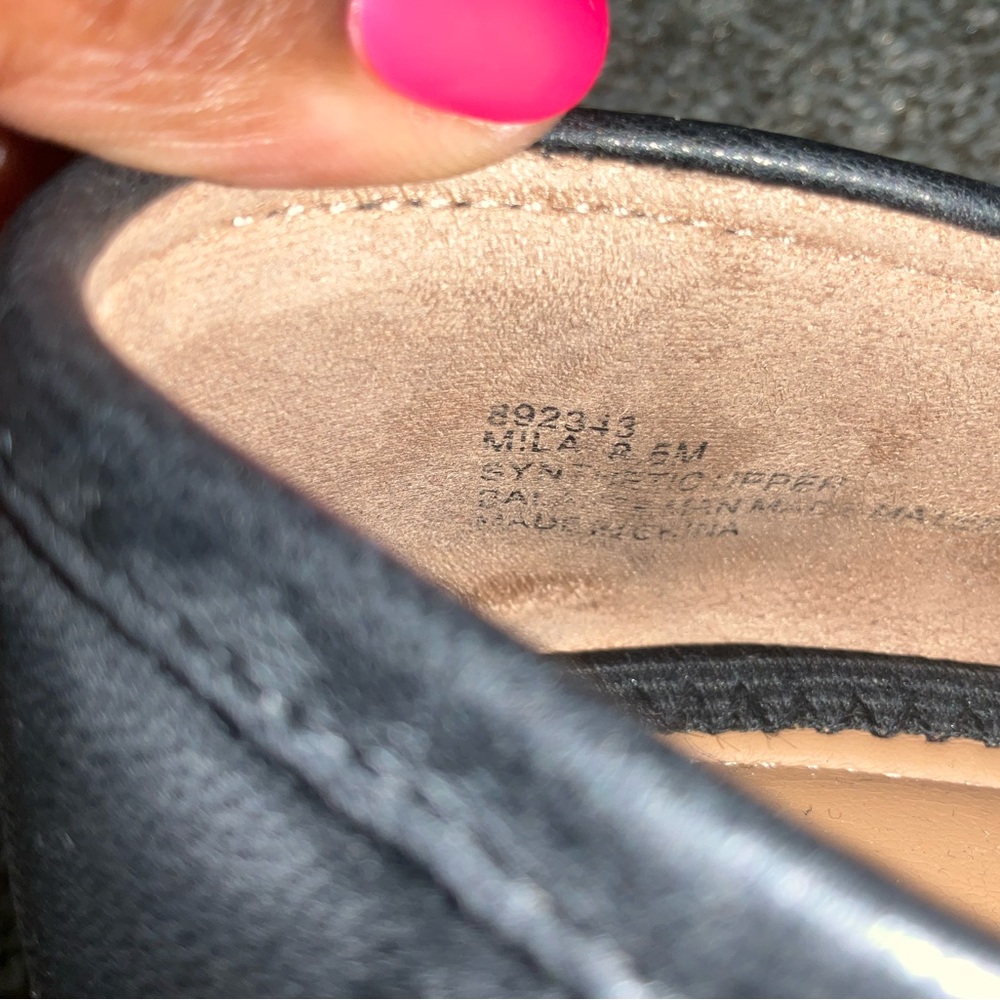 Rachel Zoe Black Leather-like Loafers with Gold Chain Detail Sz 8.5 - Picture 5 of 6